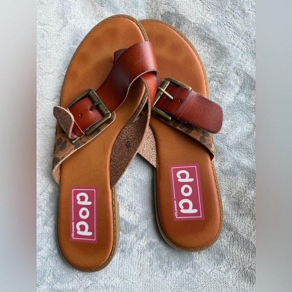 EDL present pop Shoes - POP Footwear Brown Buckle Slide Sandals Leopard Accent Size 7.5